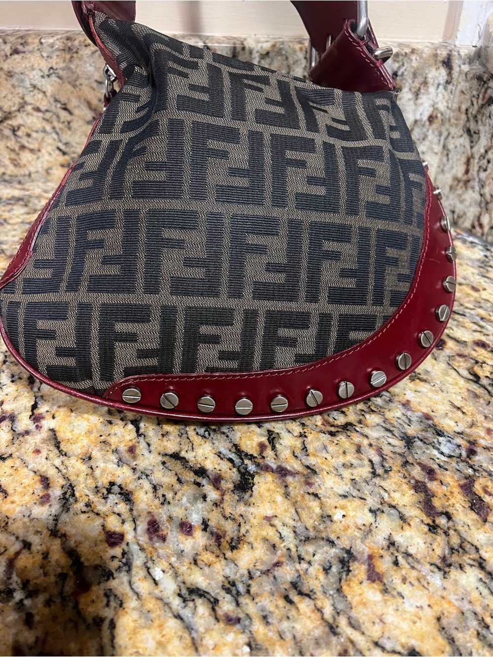 Authentic: VINTAGE FENDI ZUCCA W/RED LEATHER OYSTER SHOULDER BAG ITALY - Picture 4 of 14
